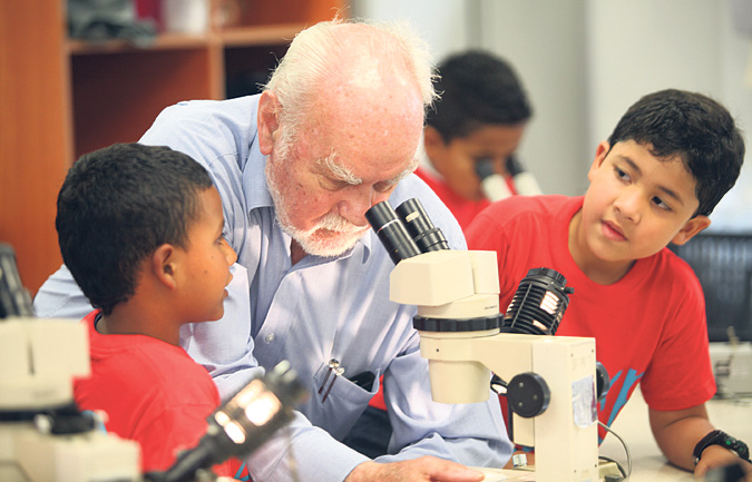 Michel Hermelin en la Universidad de los niños EAFIT