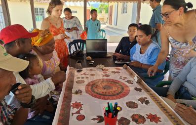 Imagen Tejiendo un calendario wayuu