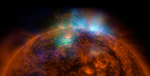 Imagen del Sol donde se resaltan emisiones electromagnéticas de Rayos X